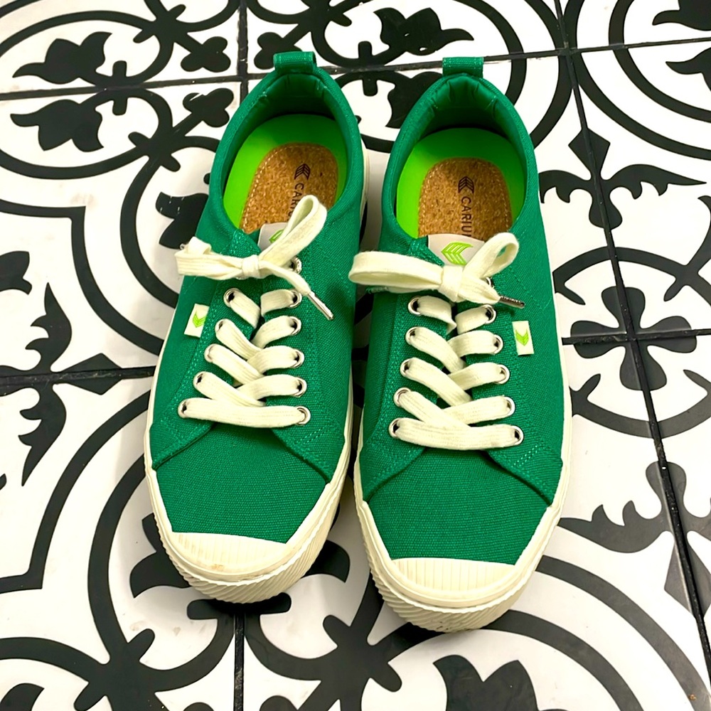 Cariuma green OCA low sneakers unisex 8M / 9.5W